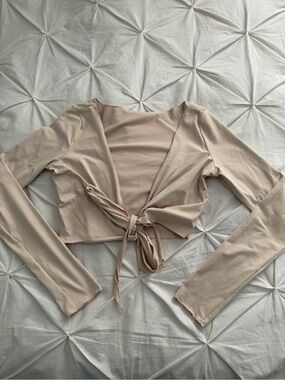 Tie-Front Long Sleeve Crop Top in Light Beige